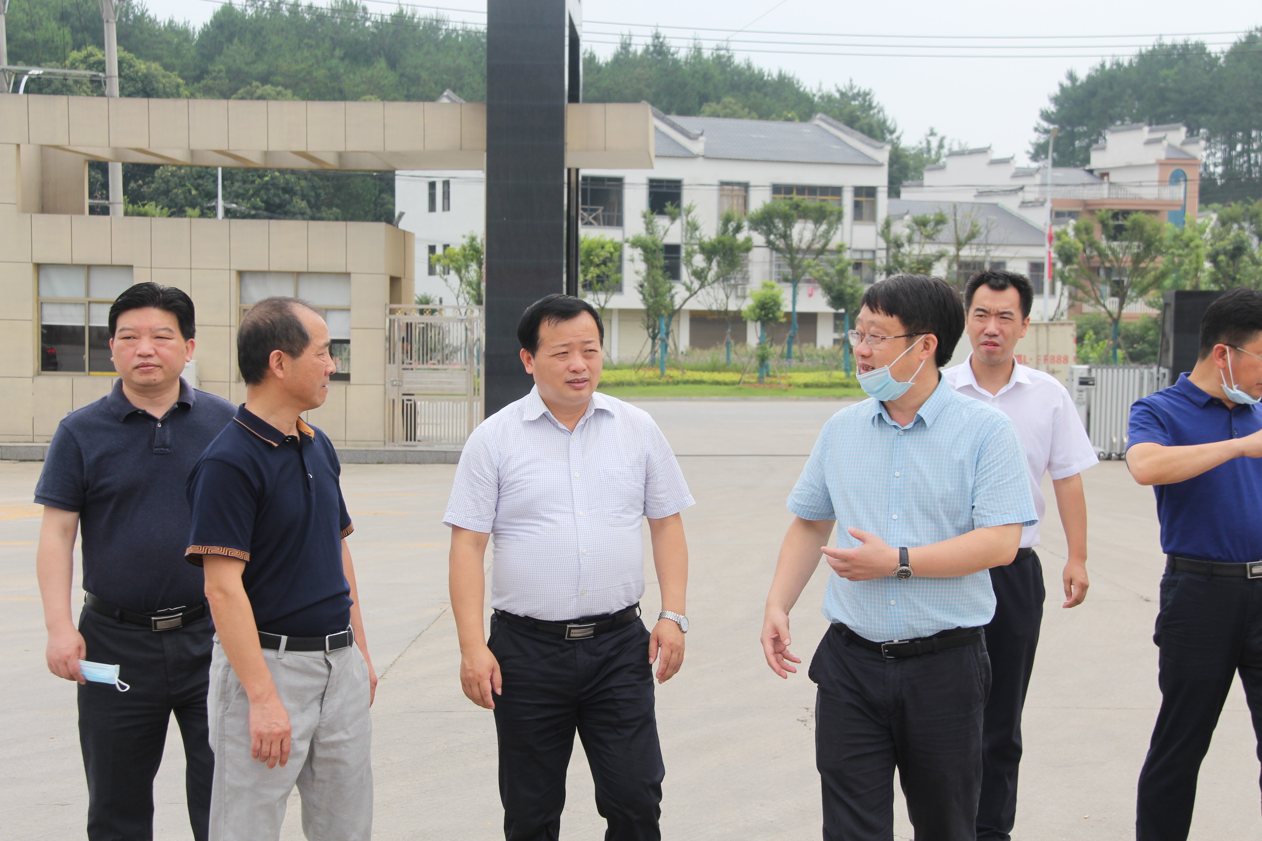 省委统战部副部长燕元沂一行到通山县调研指导统战工作
